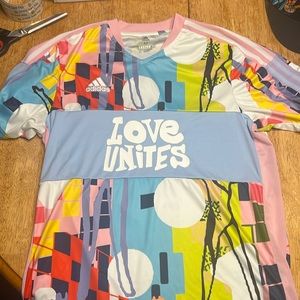 Men's Medium Adidas Love Unites Shirt
